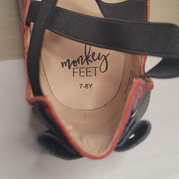 Monkey Feet- Girls Slip on buffalo plaid shoes with black straps- size 7/8 - Picture 6 of 7